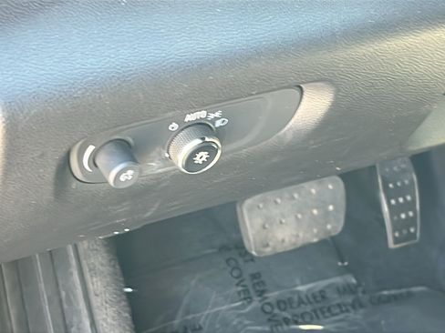Used 2022 Chevrolet Traverse LS FWD image 13