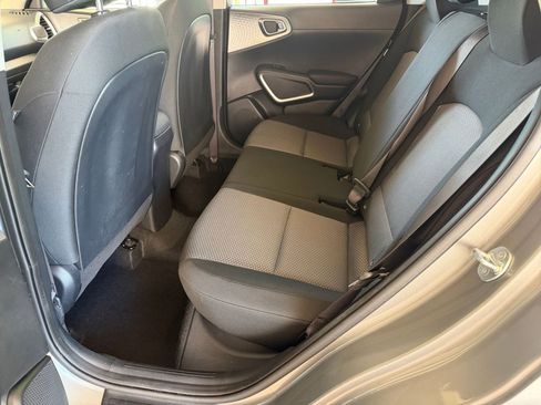 Used 2025 Kia Soul LX w/ LX Technology Package FWD image 23