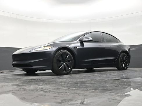 Used 2024 Tesla Model 3 Standard Range RWD image 20