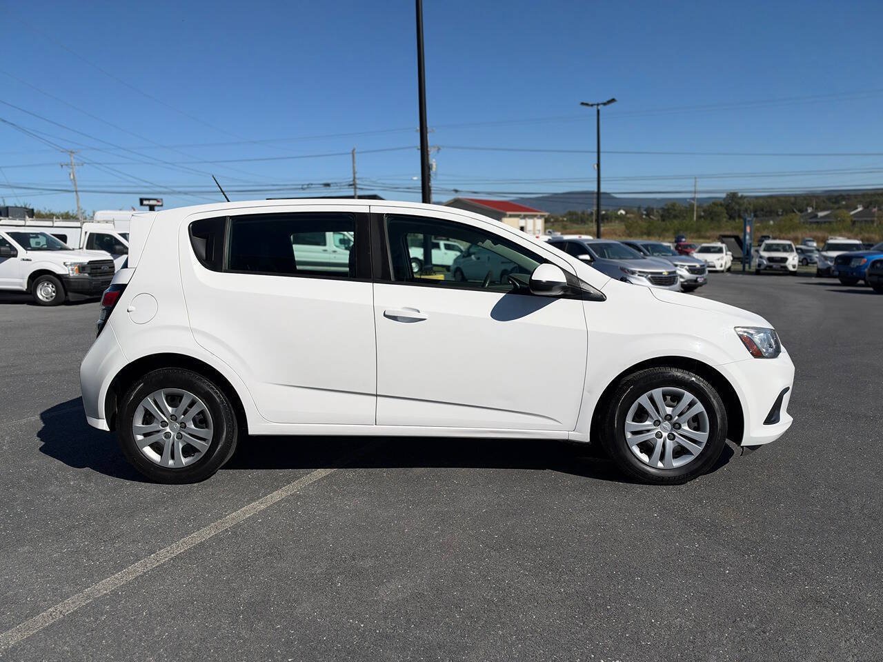 Used 2018 Chevrolet Sonic LT FWD image 33