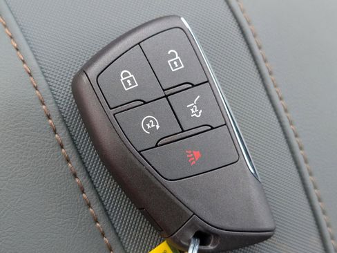 New 2026 GMC Acadia AT4 w/ LPO, Floor Liner Package image 31