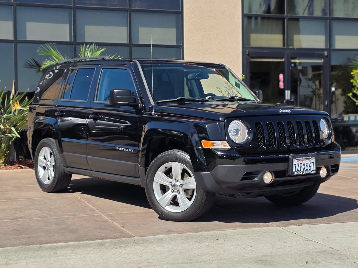 Used 2017 Jeep Patriot Latitude FWD image 3