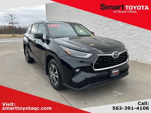 Used 2022 Toyota Highlander XLE image 1