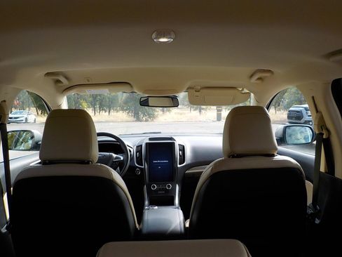 Used 2022 Ford Edge SEL image 13