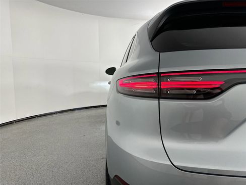 Certified 2023 Porsche Cayenne AWD/4WD image 16