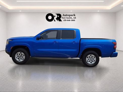 Used 2024 Nissan Frontier SV AWD/4WD image 3
