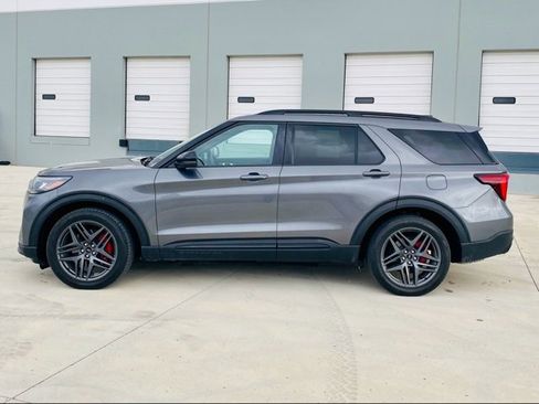 Used 2025 Ford Explorer ST image 8