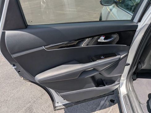 Used 2019 Kia Sorento AWD V6 image 22