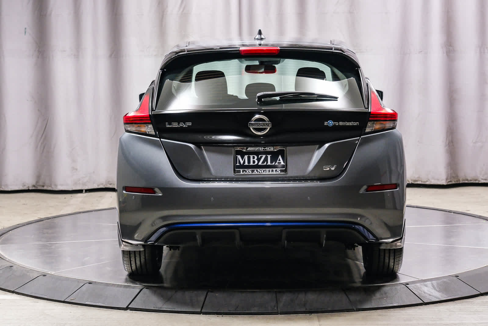 Used 2020 Nissan Leaf SV w/ SV Technology Package FWD image 3