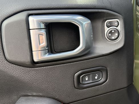 Used 2021 Jeep Wrangler Unlimited Rubicon AWD/4WD image 15