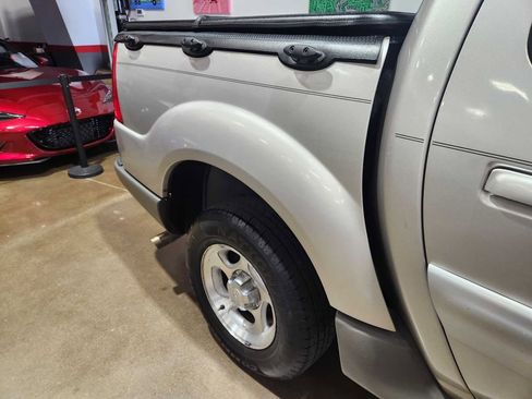 Used 2002 Ford Explorer Sport Trac 4x4 image 25