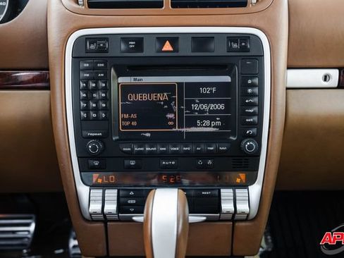 Used 2004 Porsche Cayenne Turbo AWD/4WD image 12