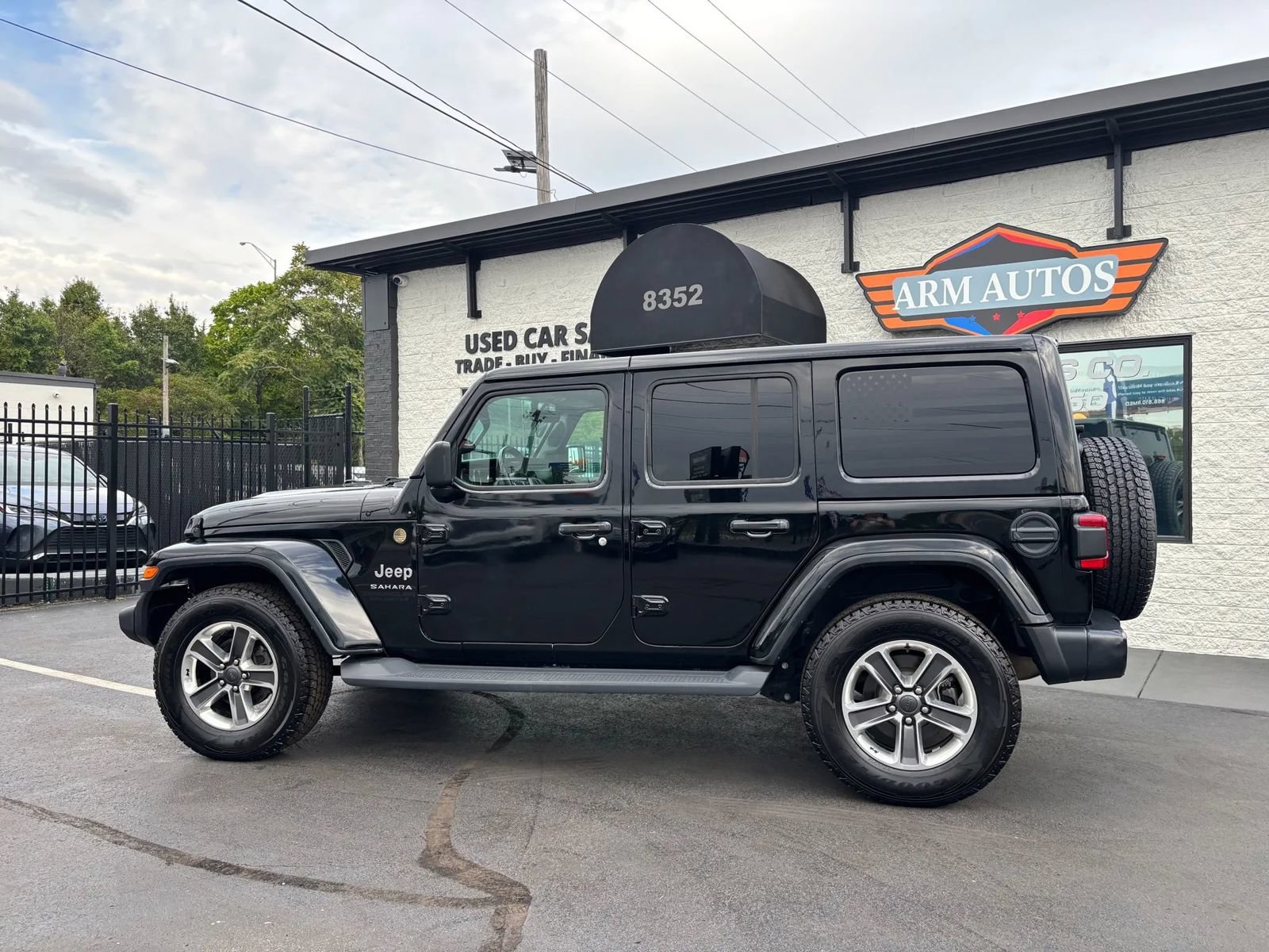 Used 2020 Jeep Wrangler Unlimited Sahara AWD/4WD image 4