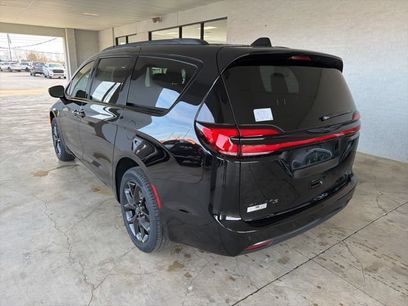 New 2026 Chrysler Pacifica Limited w/ S Appearance Package