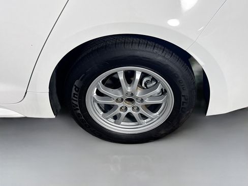 Used 2021 Toyota Corolla LE image 37