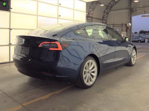 Used 2022 Tesla Model 3 Standard Range image 9