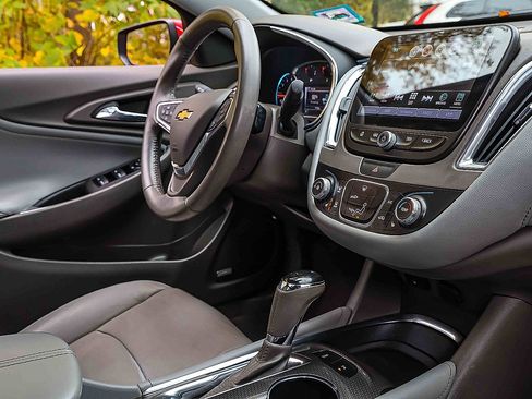 Used 2018 Chevrolet Malibu LT w/ Leather Package image 25