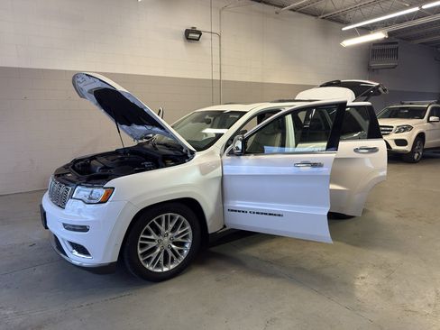 Used 2018 Jeep Grand Cherokee Summit AWD/4WD image 11