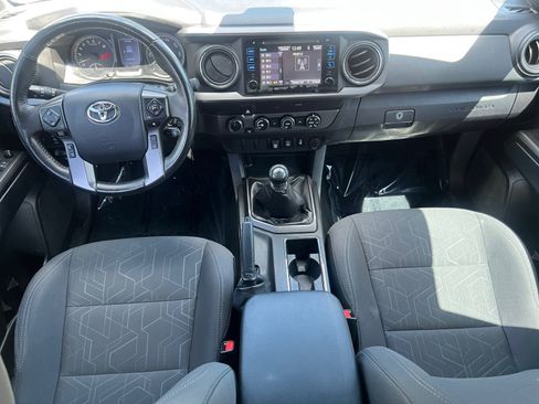 Certified 2019 Toyota Tacoma TRD Off-Road AWD/4WD image 24