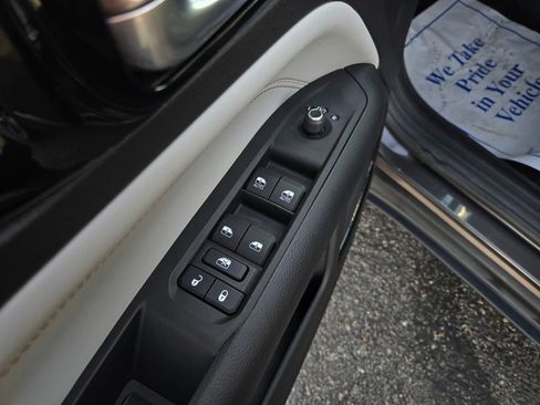 Used 2022 Jeep Compass Limited image 11