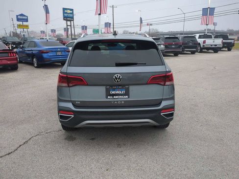 Used 2024 Volkswagen Taos SE image 7