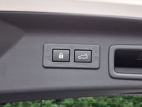 Used 2025 Subaru Forester Limited AWD/4WD image 30