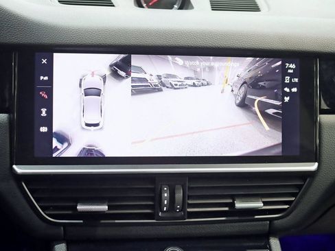 Used 2022 Porsche Cayenne Platinum Edition image 21
