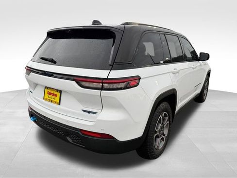 Used 2023 Jeep Grand Cherokee Trailhawk w/ Advanced Protech Group II image 10