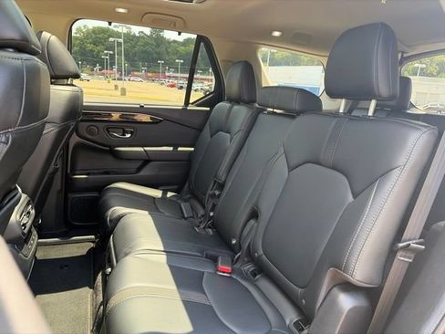 Used 2024 Honda Pilot Touring image 7