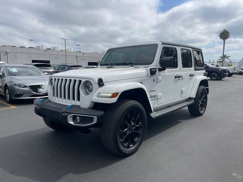 Used 2022 Jeep Wrangler Unlimited Sahara w/ Cold Weather Group AWD/4WD image 5