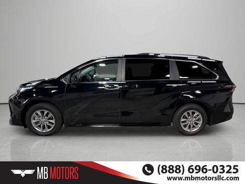 Used 2024 Toyota Sienna LE AWD/4WD image 6