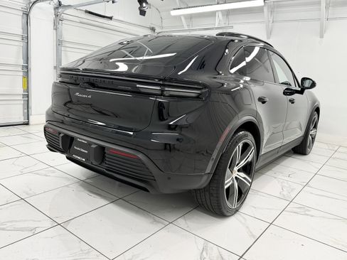 Certified 2025 Porsche Macan 4 Electric image 12