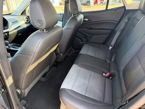Used 2025 Chevrolet Trax LT w/ LT Convenience Package FWD image 8