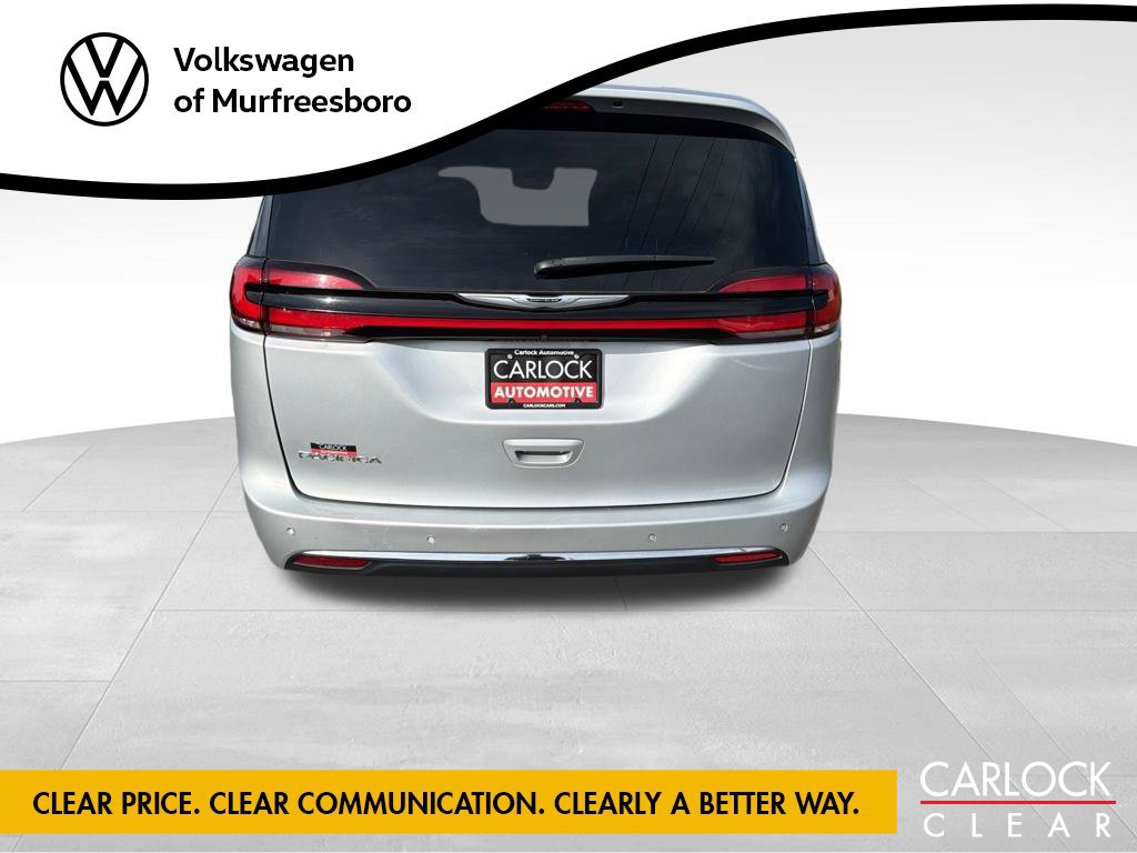 Used 2023 Chrysler Pacifica Touring-L FWD image 7