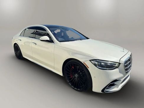 Used 2021 Mercedes-Benz S 580 4MATIC Sedan w/ AMG Line image 4