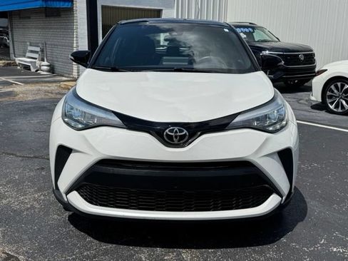 Used 2020 Toyota C-HR XLE FWD image 2