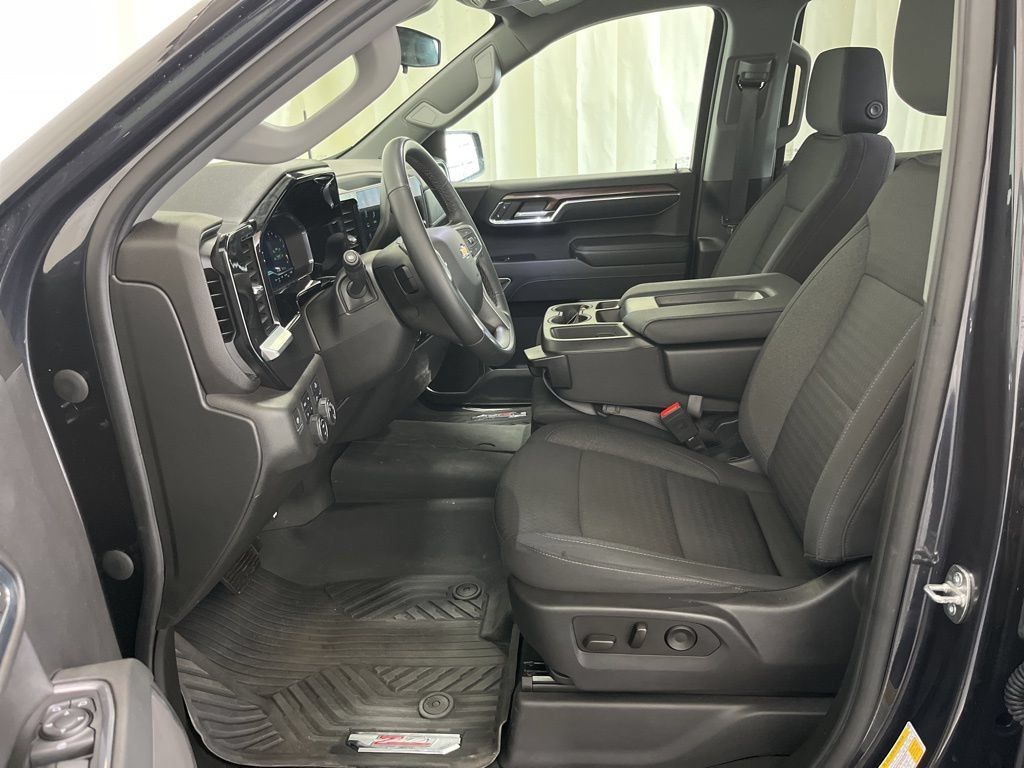 Used 2023 Chevrolet Silverado 1500 LT AWD/4WD image 3
