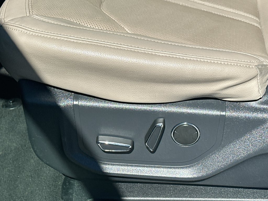 Used 2024 Ford Expedition Limited RWD image 9
