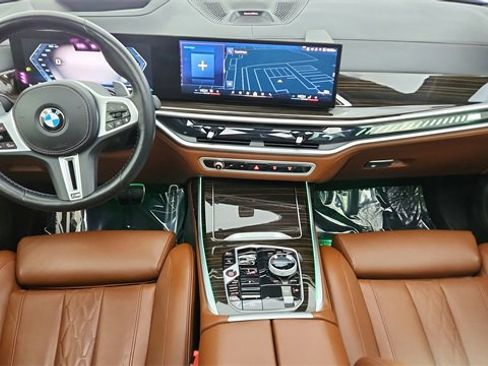 Used 2025 BMW X7 M60i image 65