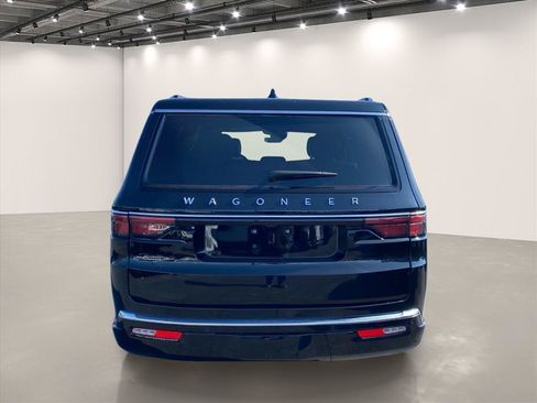 Used 2025 Jeep Wagoneer L 4WD w/ HD Trailer Tow Package image 6