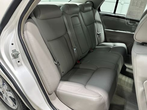 Used 2010 Cadillac DTS Luxury image 17