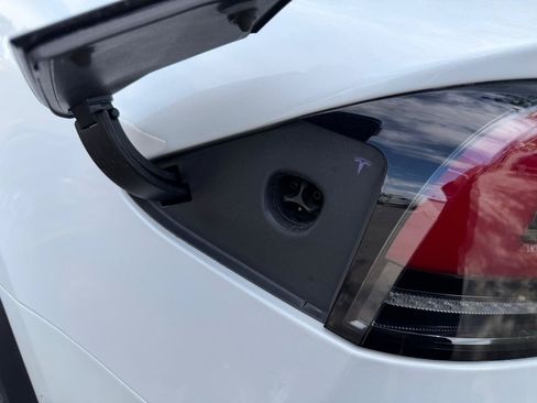 Used 2023 Tesla Model X AWD/4WD image 23