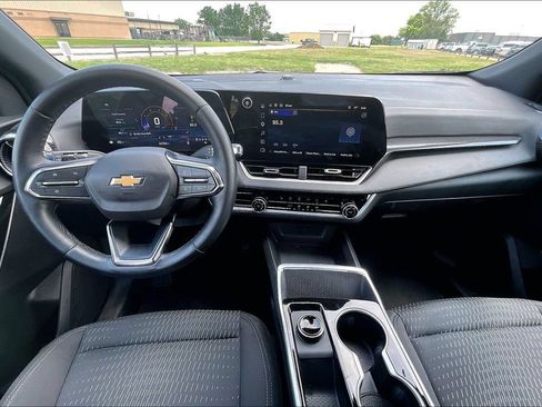 Used 2026 Chevrolet Equinox LT FWD image 13