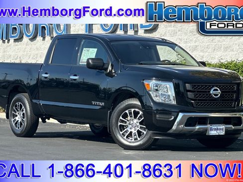 Used 2021 Nissan Titan SV image 1