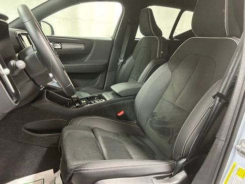 Used 2025 Volvo XC40 B5 Plus AWD/4WD image 8
