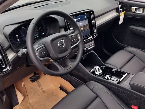 New 2025 Volvo XC40 B5 Ultra w/ Climate Package image 12