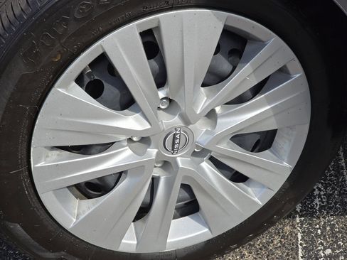 Used 2025 Nissan Sentra S FWD image 12