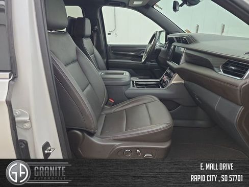 Used 2021 GMC Yukon XL Denali w/ Denali Premium Package image 41