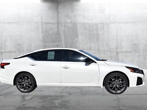 Used 2024 Nissan Altima 2.5 SR w/ SR Premium Package image 5