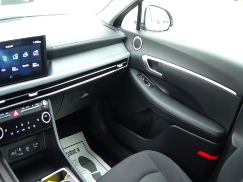 Used 2025 Hyundai Sonata SEL FWD image 12